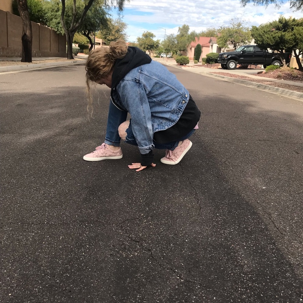 Mauve pink lace up sneakers w/ stars
